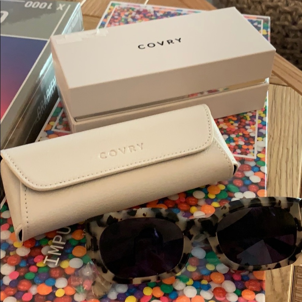 Covry snow leopard sunglasses NWT